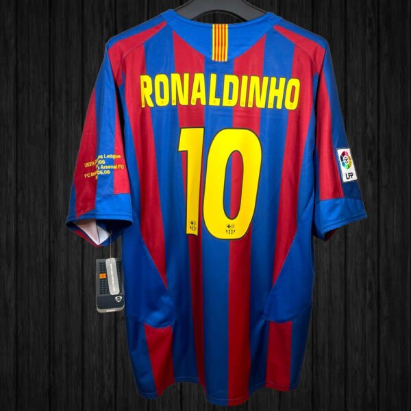 Barcelona 2005-06 Home | Retro Jersey